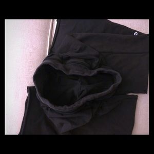 Lululemon size 6 sweatpants. GUC